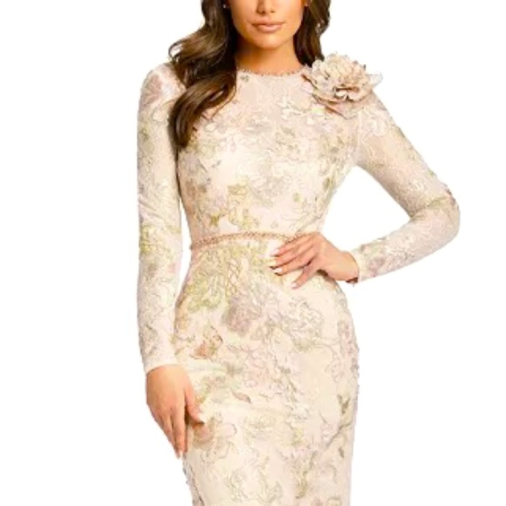 MAC DUGGAL
Floral Lace Gown - Picture 3 of 9